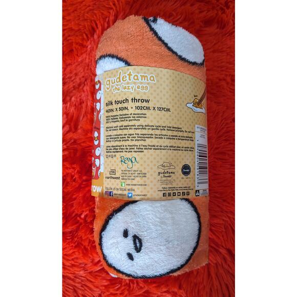 NWT Sanrio Gudetama The Lazy Egg Soft Silk Touch Throw Blanket 40 x 50 in. - Picture 3 of 5